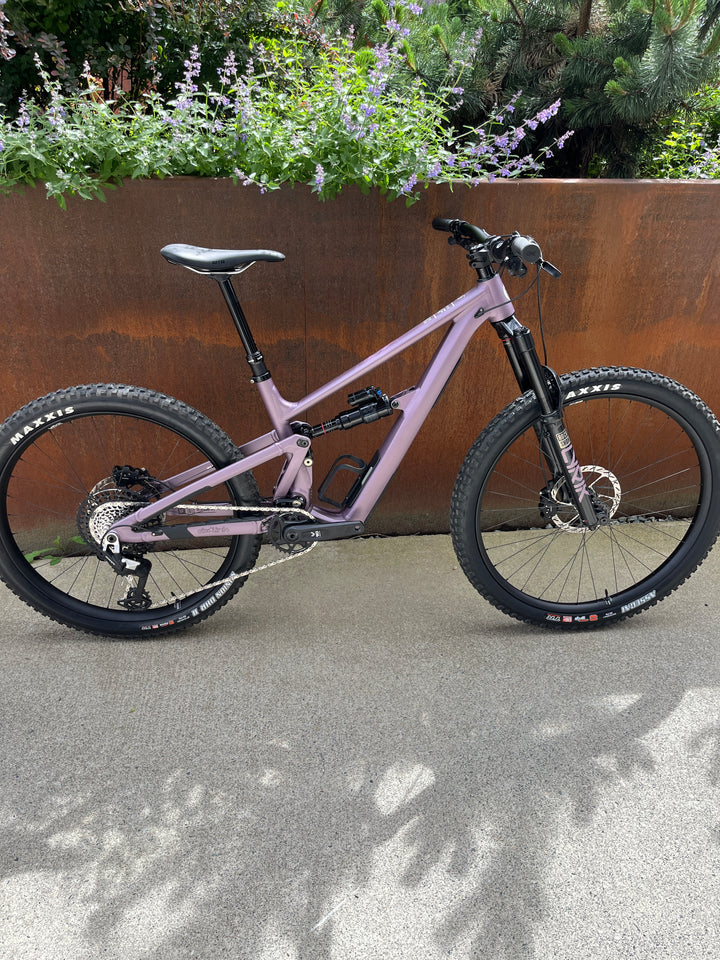 Ibis Ripmo AF S90 - Rose -Medium - DEMO With One up upgrade.